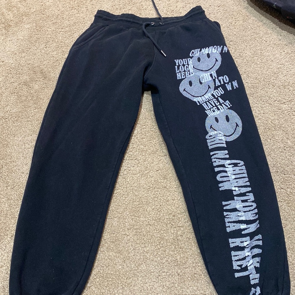 CHINATOWN MARKET Mens Balck Smiley “Have a nice day” Sweatpants